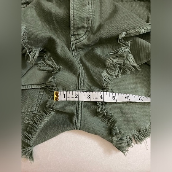 We The Free Sage Green Distressed Shorts Size 29 - Picture 10 of 12